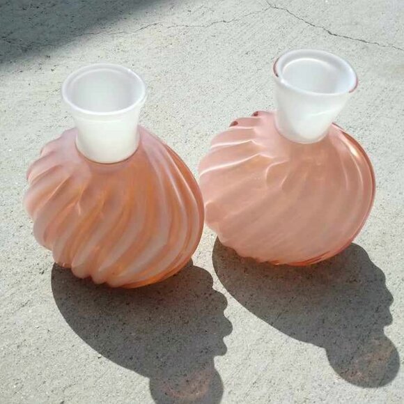 2 Larry Laslo for Mikasa Pink Ribbed Opal White topped Art Glass Vases - Picture 8 of 11